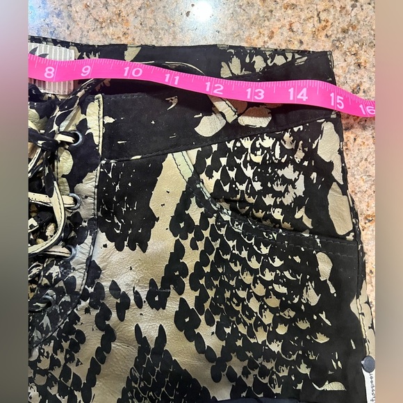 ONE TEASPOON AFRICAN NIGHT FLIGHT SIXTIES SUEDE SHORTS Size 4 *SAMPLE * NWT - Picture 12 of 14